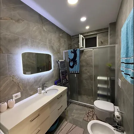 Quiet Upscale Area 2 Bedroom With Stunning View Apartment