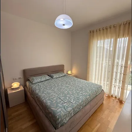 Apartment Quiet Upscale Area 2 Bedroom With Stunning View *